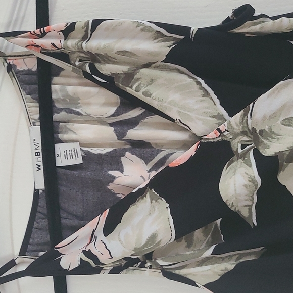 WHBM Tank top, bottom band, cross over style, Medium - Picture 3 of 4